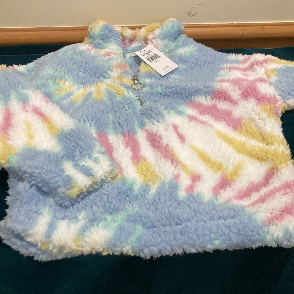 Brand new BKE youth tye dye fleece 3/4 zip.  Size small youth.